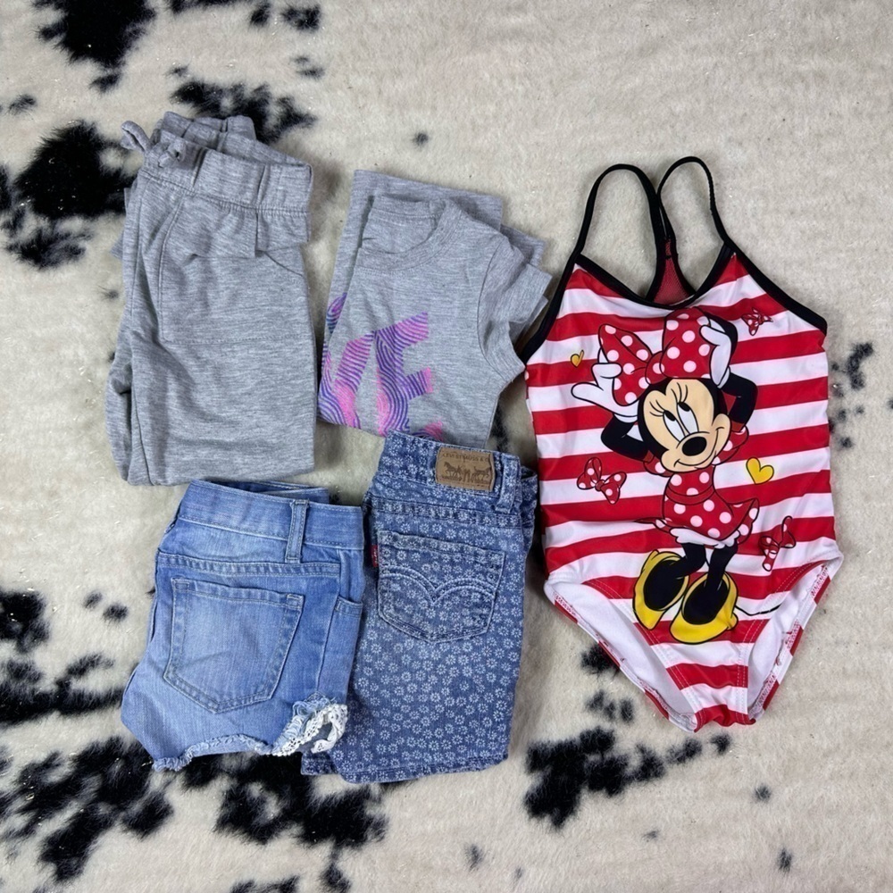 Nike Disney Levi’s Girls Lot of Clothing Size 4